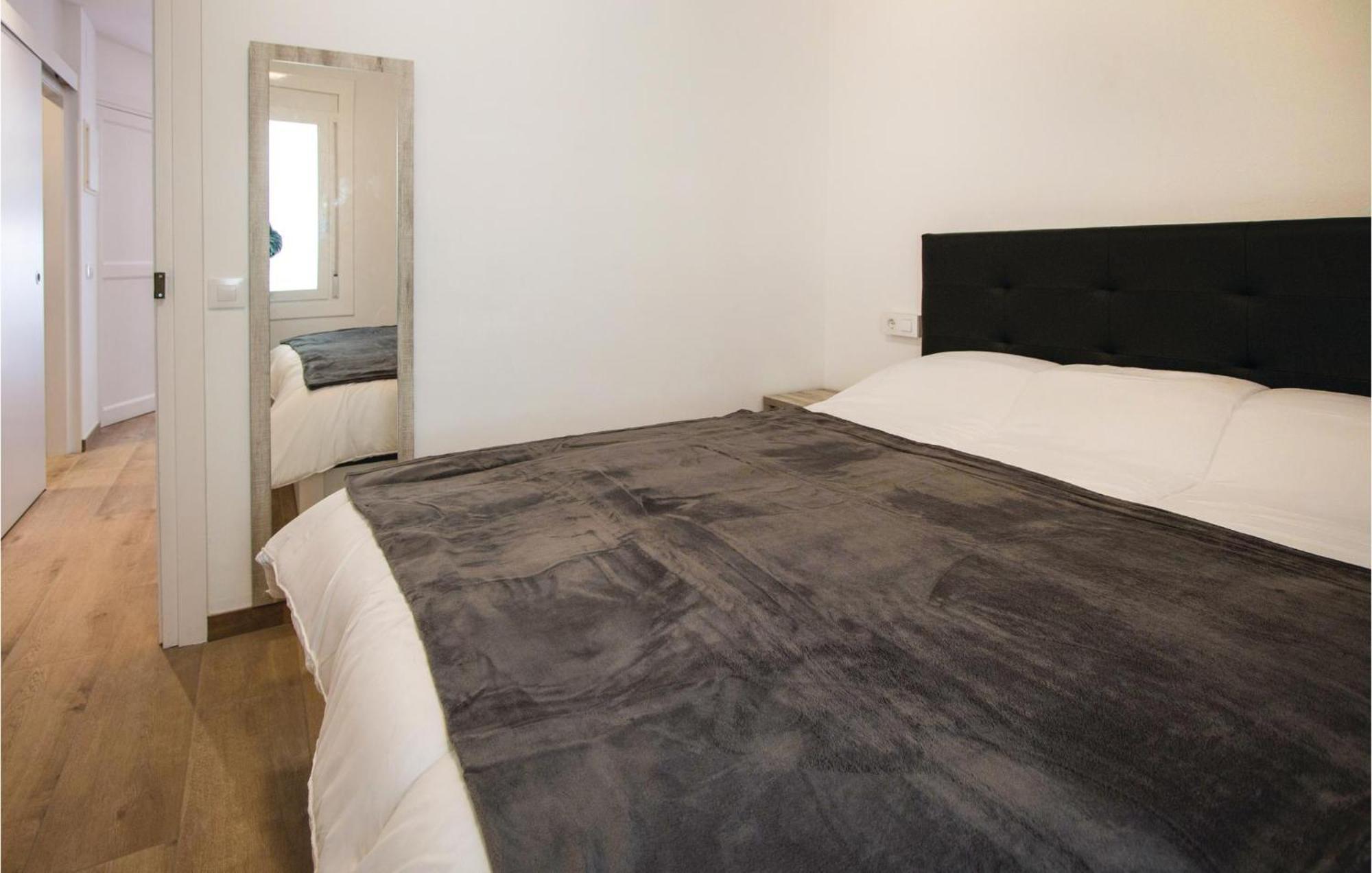 Amazing Apartment In Blanes With Kitchen Екстериор снимка